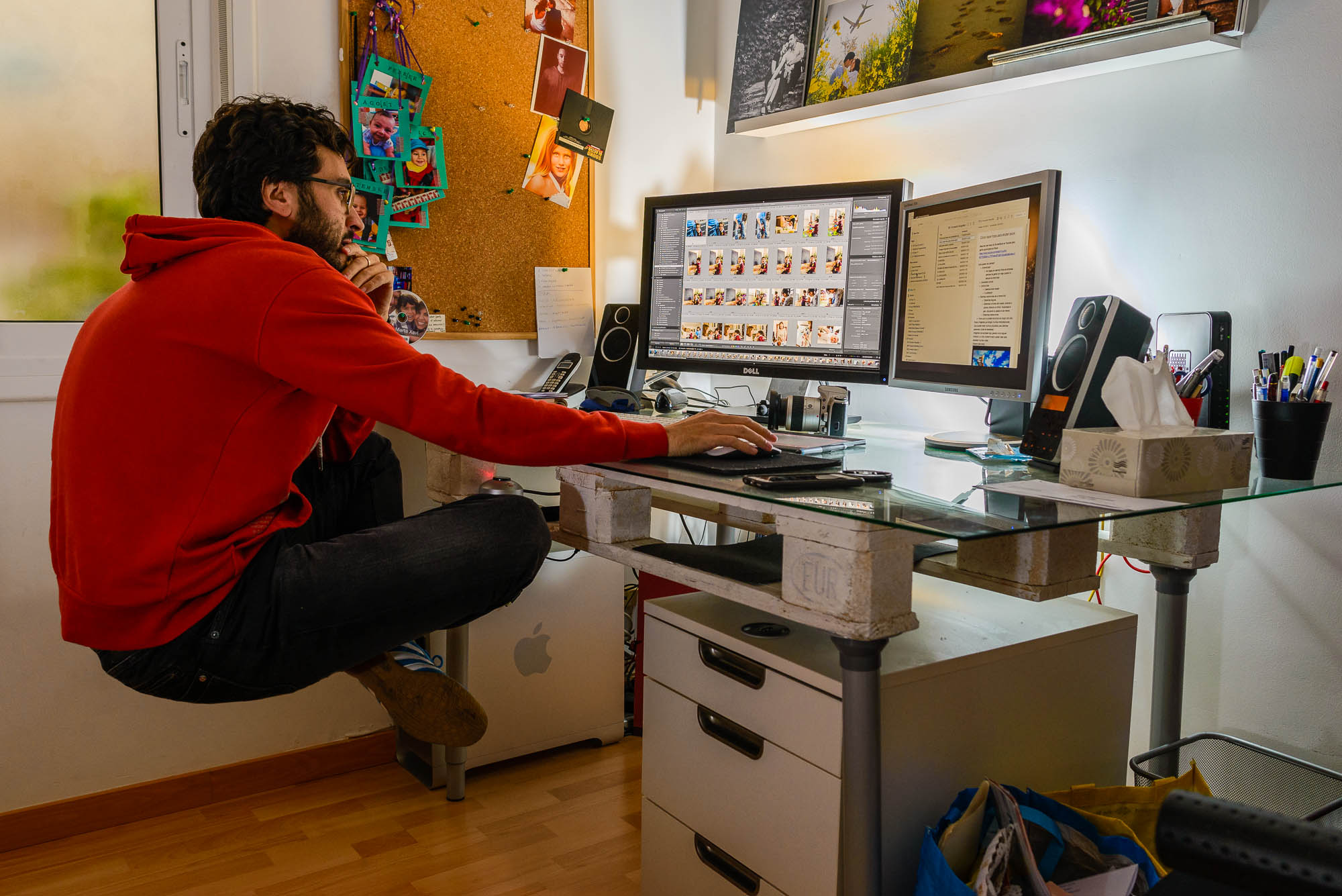 Pablo flotando procesando fotos